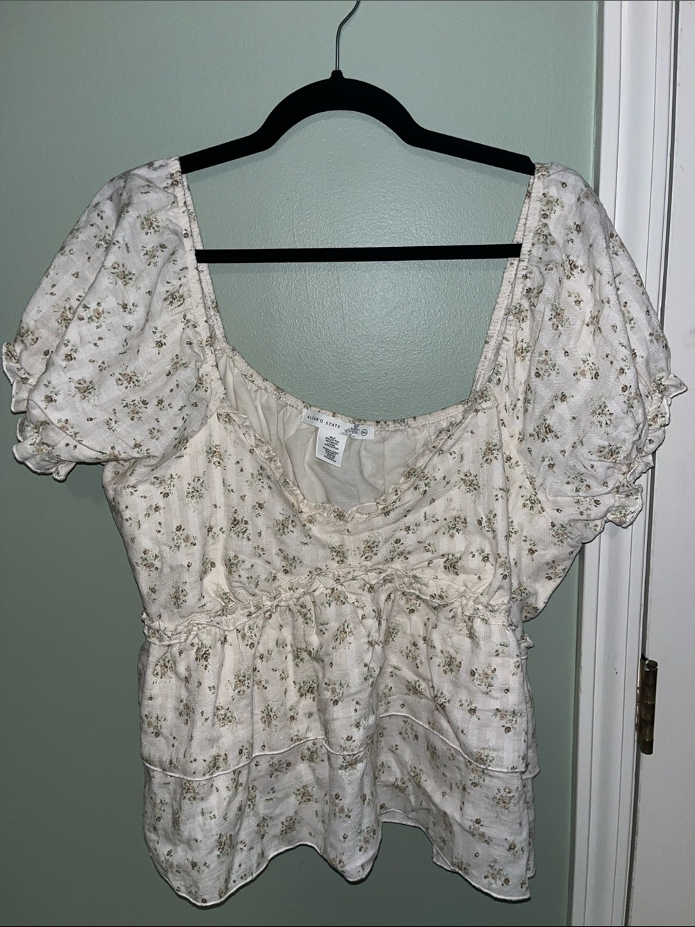 Cream Floral Puff Sleeve Peplum Top
